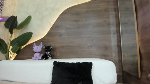 Snapshot of morgan_hill_ chatting on 02.04.25 Morgan online show from 02.04.25