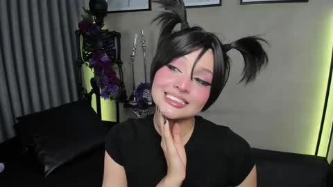 Snapshot of morgan_hill_ chatting on 10.18.25 Morgan online show from 10.18.25