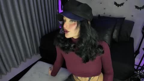 Snapshot of morgan_hill_ chatting on 11.11.25 Morgan online show from 11.11.25