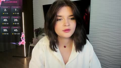 Snapshot of morygirl chatting on 10.01.25 mori online show from 10.01.25