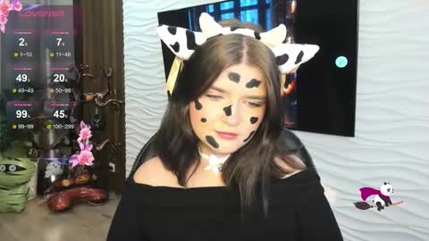 Snapshot of morygirl chatting on 10.31.25 mori online show from 10.31.25