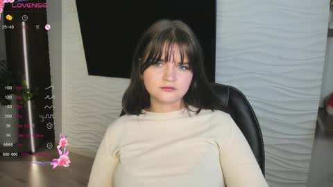 Snapshot of morygirl chatting on 11.08.25 mori online show from 11.08.25