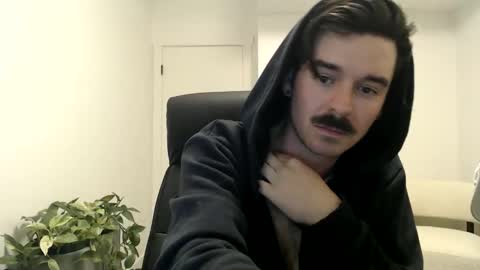 Snapshot of moustachematt chatting on 05.22.26 moustachematt online show from 05.22.26