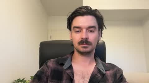 Snapshot of moustachematt chatting on 06.20.26 moustachematt online show from 06.20.26