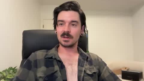 Snapshot of moustachematt chatting on 06.25.26 moustachematt online show from 06.25.26