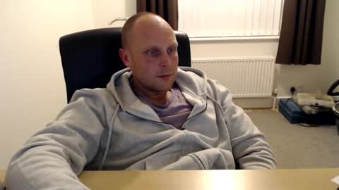Mr Baldy Likes to Chat online show from 10.04.25