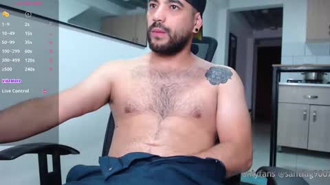 Snapshot of mr_chr1s chatting on 10.03.25 chris online show from 10.03.25