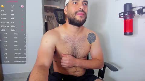 Snapshot of mr_chr1s chatting on 10.29.25 chris online show from 10.29.25