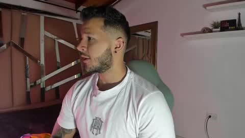 Snapshot of mr_mikee_ chatting on 02.18.25 MIKEE online show from 02.18.25