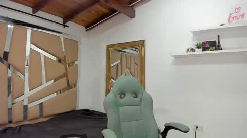 Snapshot of mr_mikee_ chatting on 02.19.25 MIKEE online show from 02.19.25