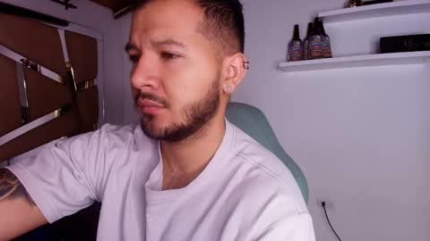 Snapshot of mr_mikee_ chatting on 10.07.25 MIKEE online show from 10.07.25