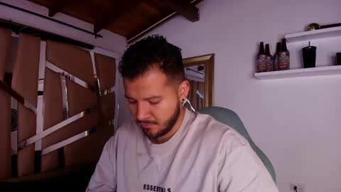 Snapshot of mr_mikee_ chatting on 10.08.25 MIKEE online show from 10.08.25