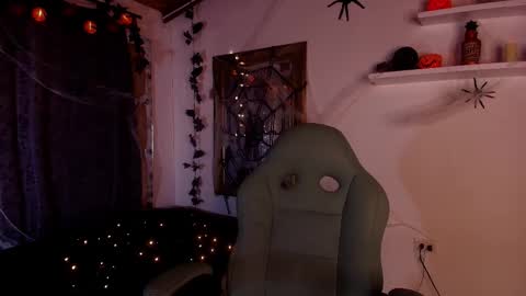 Snapshot of mr_mikee_ chatting on 10.15.25 MIKEE online show from 10.15.25