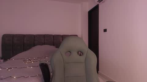 Snapshot of mr_mikee_ chatting on 11.05.25 MIKEE online show from 11.05.25