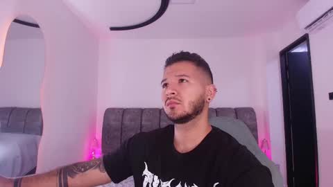 MIKEE online show from 02.04.26