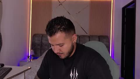 Snapshot of mr_mikee_ chatting on 06.17.26 MIKEE online show from 06.17.26