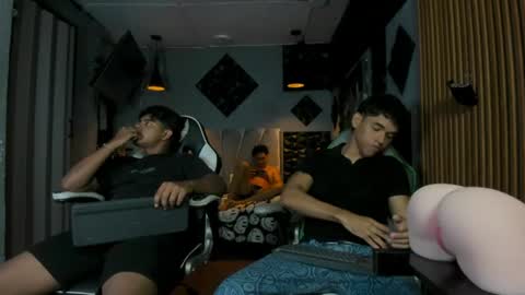 Snapshot of mr_mois chatting on 06.11.26 mr_mois online show from 06.11.26