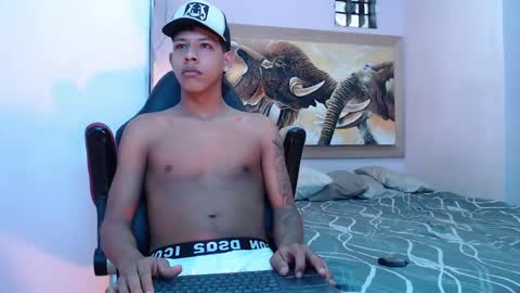 Snapshot of mr_stiven_ chatting on 02.18.25 mr_stiven_ online show from 02.18.25