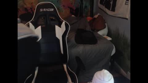 mr_strawberry online show from 11.08.25