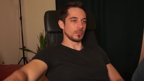 Snapshot of mrgreeneyes01 chatting on 02.11.26 juan luis online show from 02.11.26