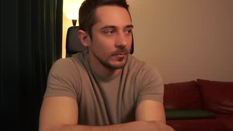 Snapshot of mrgreeneyes01 chatting on 03.29.26 juan luis online show from 03.29.26