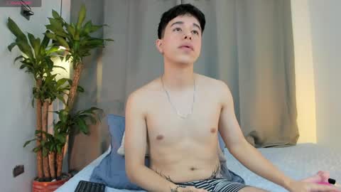 Snapshot of mrhot_night chatting on 05.12.26 Bastian online show from 05.12.26