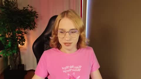 Snapshot of mrs_mills chatting on 09.12.25 Barbie online show from 09.12.25