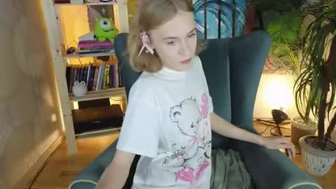 Snapshot of mrs_mills chatting on 09.25.25 Barbie online show from 09.25.25