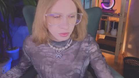 Snapshot of mrs_mills chatting on 11.14.25 Barbie online show from 11.14.25