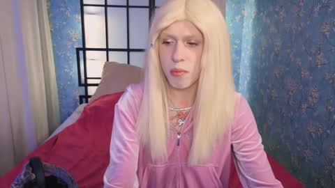 Snapshot of mrs_mills chatting on 11.19.25 Barbie online show from 11.19.25