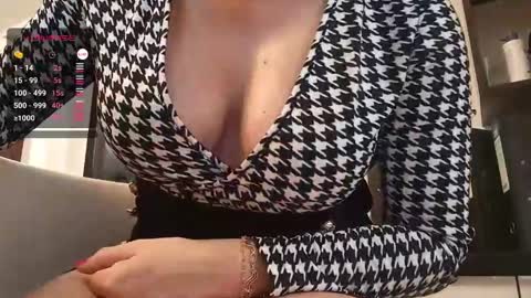 Snapshot of mrscummings chatting on 03.06.25 C online show from 03.06.25