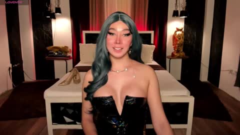 Snapshot of ms_lhaydeebunny chatting on 12.18.24 Evon online show from 12.18.24