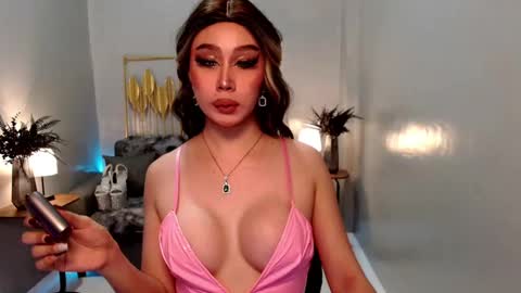 Snapshot of ms_lhaydeebunny chatting on 02.20.25 Evon online show from 02.20.25