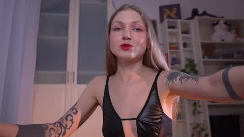 Snapshot of ms_lorelei chatting on 11.21.25 Lore online show from 11.21.25