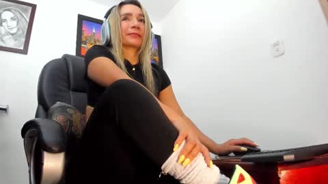 ms_lunarose online show from 11.20.25