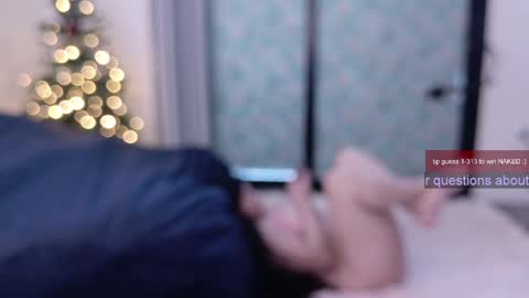 Snapshot of ms_mochii chatting on 12.19.24 R o r i SnapChat heyroriv2 wednesday - sunday Noon oclock mountain - 5pm mountain online show from 12.19.24