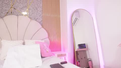 Manuela  online show from 11.15.25