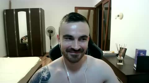 Snapshot of mu5clemania chatting on 06.25.26 Victor online show from 06.25.26