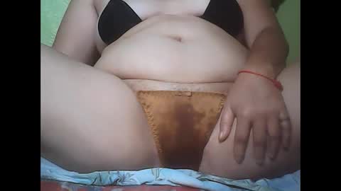 Snapshot of muffy_bunny chatting on 02.21.25 muffy_bunny online show from 02.21.25