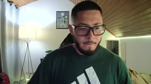 Snapshot of muscle_cock32 chatting on 12.16.24 David Big online show from 12.16.24