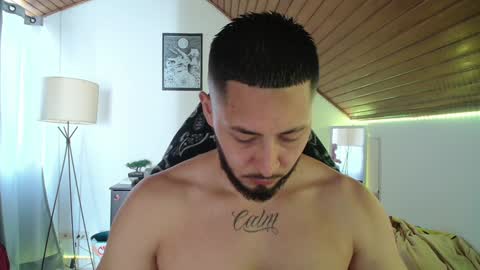 Snapshot of muscle_cock32 chatting on 12.16.24 David Big online show from 12.16.24