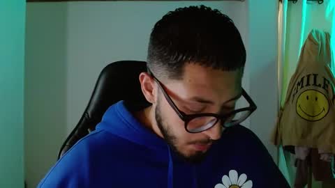 Snapshot of muscle_cock32 chatting on 09.18.25 David Big online show from 09.18.25