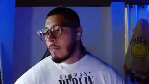 Snapshot of muscle_cock32 chatting on 09.24.25 David Big online show from 09.24.25