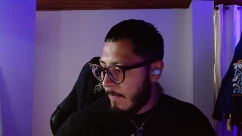 Snapshot of muscle_cock32 chatting on 11.12.25 David Big online show from 11.12.25