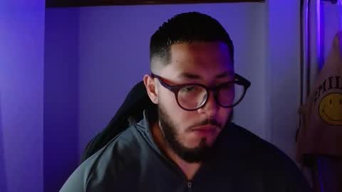 Snapshot of muscle_cock32 chatting on 11.25.25 David Big online show from 11.25.25