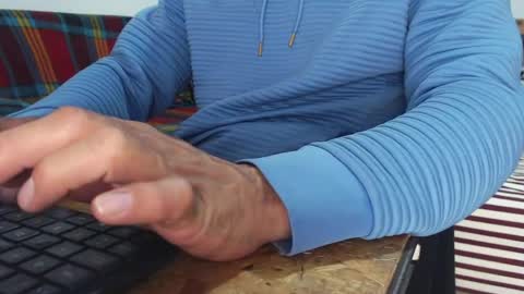 Snapshot of muscle_man1 chatting on 04.11.26 Mike online show from 04.11.26