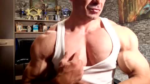 Snapshot of musclebredon chatting on 07.25.26 BRENDON online show from 07.25.26