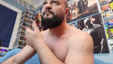 Snapshot of muscular_bear chatting on 04.08.26 Chris online show from 04.08.26