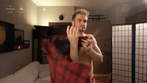 Snapshot of muscularfriend chatting on 12.18.24 Ivan online show from 12.18.24