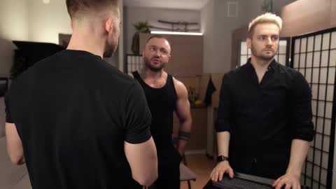 Snapshot of muscularfriend chatting on 03.09.25 Ivan online show from 03.09.25